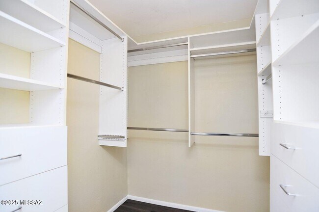 Building Photo - 4741 W Red Wolf Dr