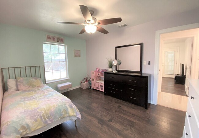 Building Photo - 3Bed/2 Bath Well kept and Upgraded! ( Mcallen TX )