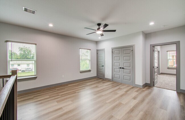 Building Photo - 1063 South Ln