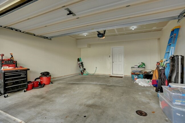 Building Photo - 115 Tanglewood Manor Dr