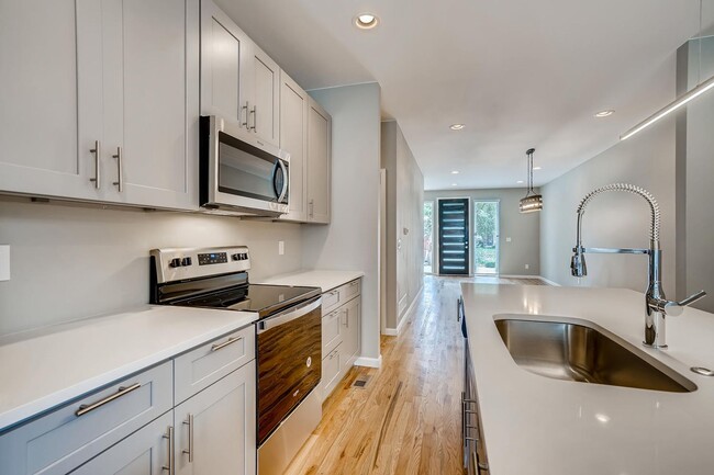 Building Photo - Beautiful Townhome for Rent
