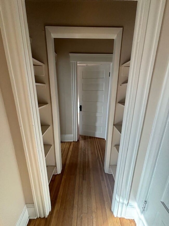 Building Photo - Beautiful Top-Floor 1Bd/1Ba Apartment with City Park Views