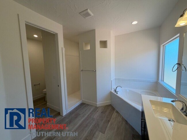 Building Photo - Brand New Home near Sand Hollow