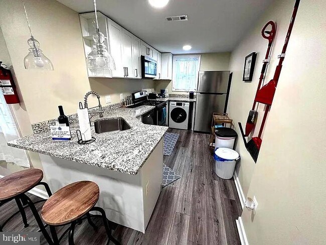 Building Photo - 1721 McCulloh St