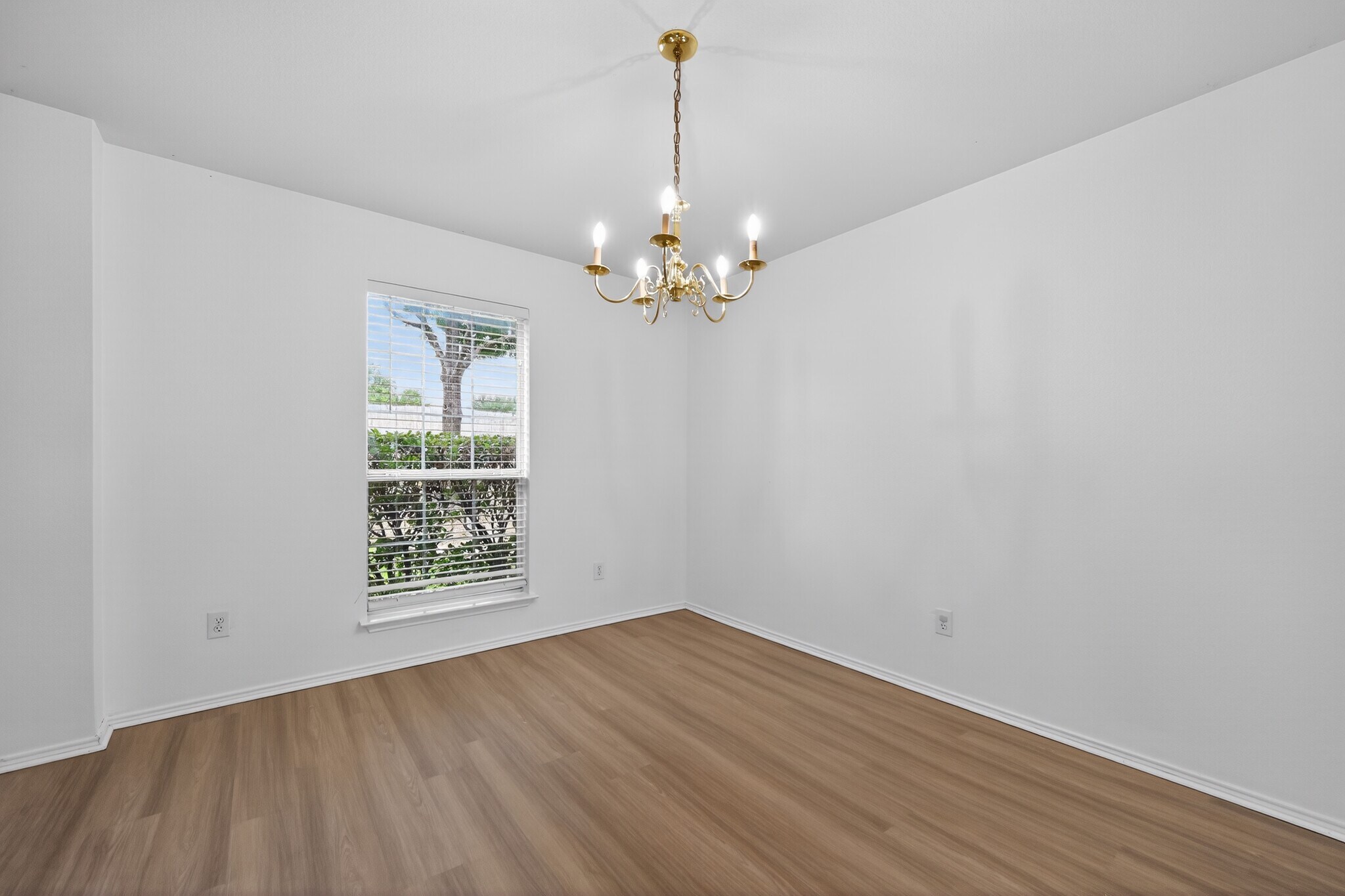 Building Photo - 2125 Elm Falls Pl