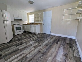 Building Photo - "Charming 3 Bed Duplex for Rent in Jacksonville, FL - Spacious, Convenient, and Ready for You!"