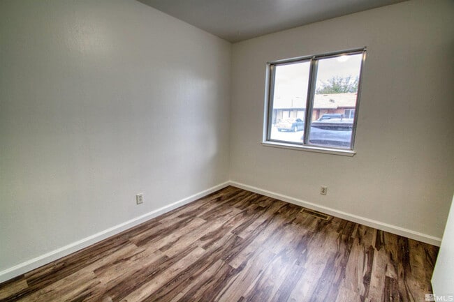 Building Photo - 380 Jill Ct