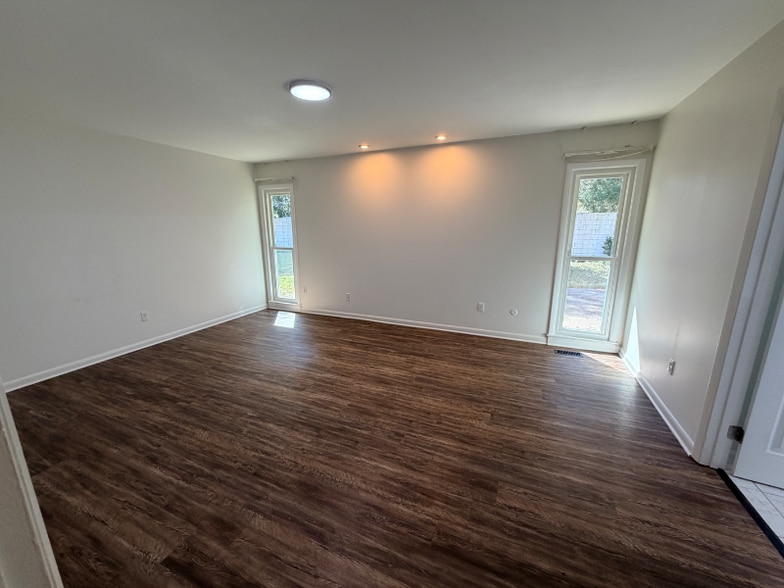 Building Photo - 5021 Jessup St