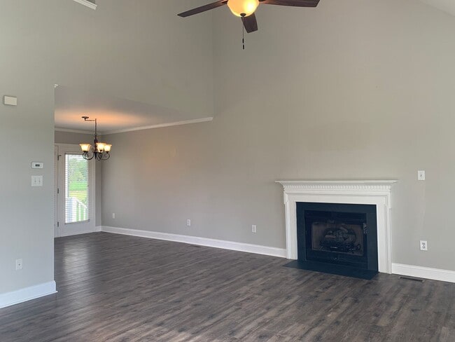 Building Photo - Pretty Home, Featuring 1st Floor Master Su...