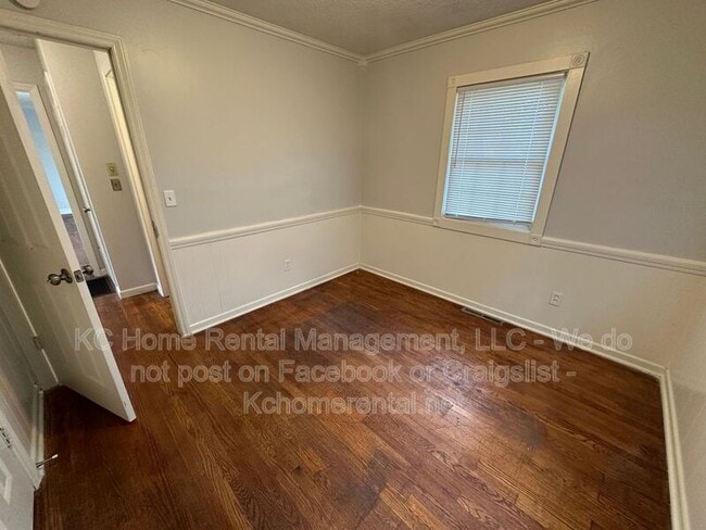 Building Photo - 10700 E 28th Terrace S