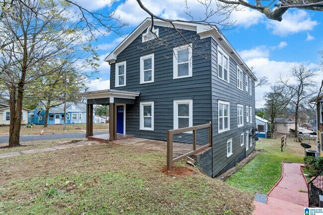 Building Photo - 1101 7th Ave W