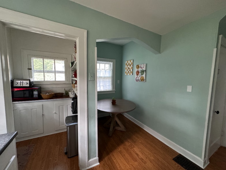 Building Photo - 336 N Lesley Ave