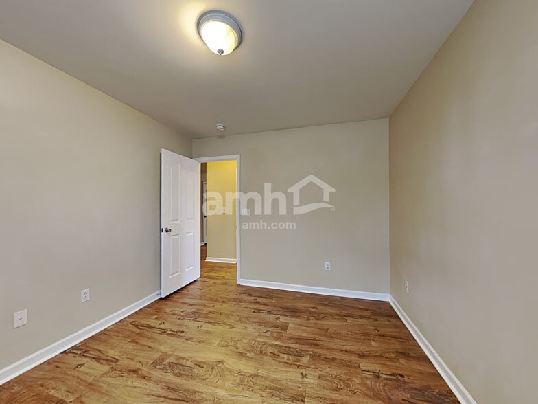 Building Photo - 32 Riverbed Dr