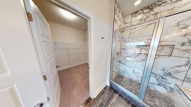 Building Photo - Modern Comfort, Great Location, and Pet-Fr...