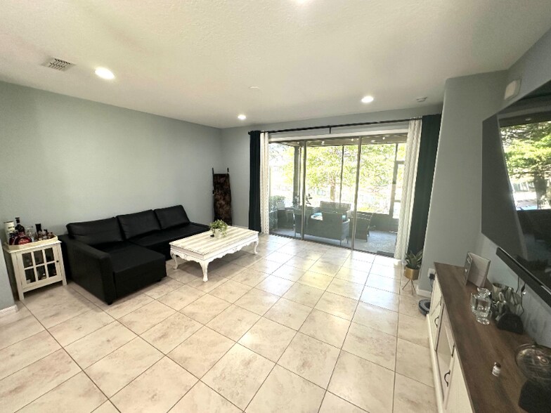 Building Photo - 7041 Beauhaven Ct