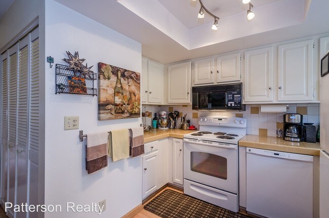 Building Photo - 2 br, 1 bath  - 750 Chorro #15