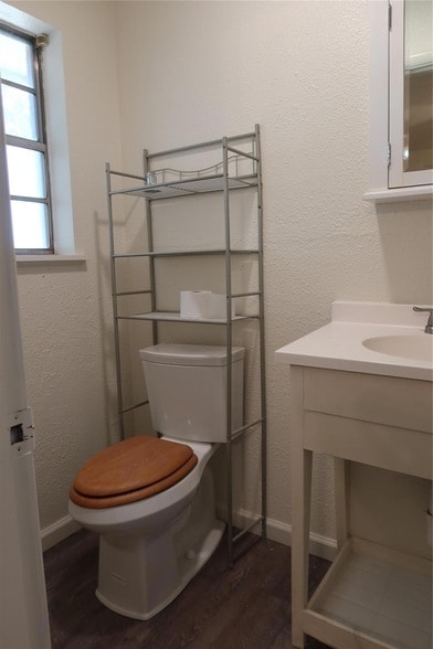 Building Photo - 1410 Sanders St