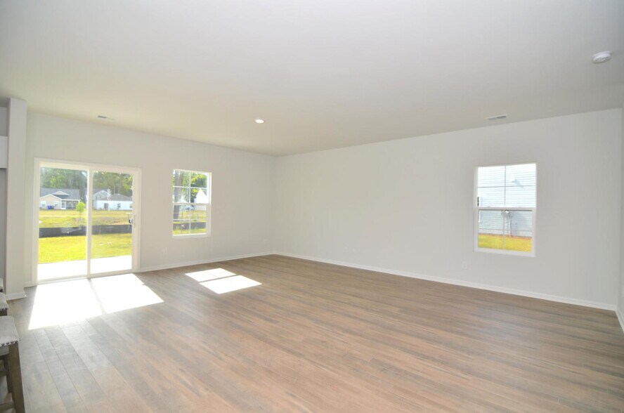 A nice open family room - 333 Matuskovic Dr