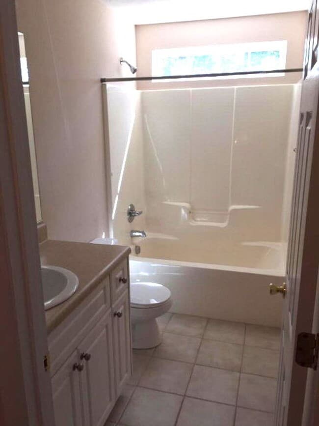 Building Photo - 913 Cabot Cove