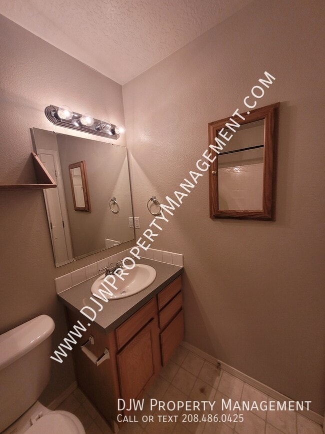 Building Photo - 165 Eaton Rd