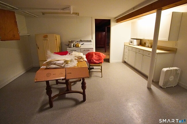 Building Photo - 30 Day Spring Ave