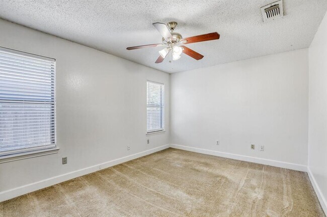 Building Photo - 7806 Chimayo Cove