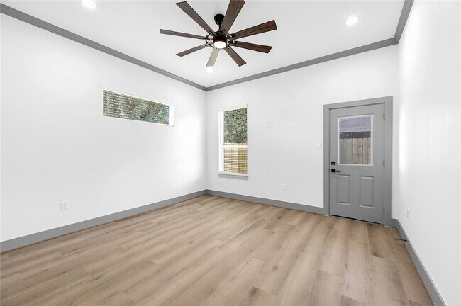 Building Photo - 6510 Bunche Dr