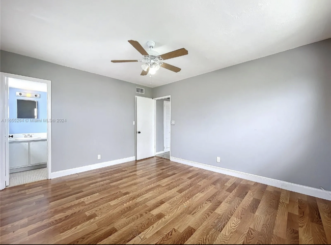 Master bedroom - 4043 NW 16th St