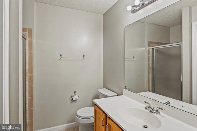 Building Photo - 8755 Thornbrook Dr