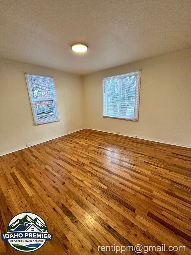 Building Photo - 709 N Stanley St