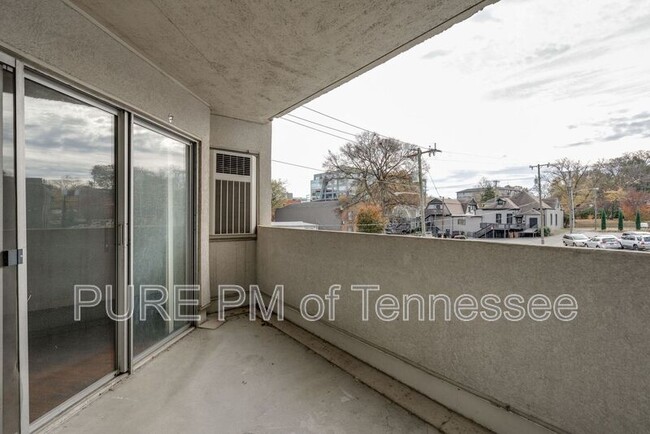 Building Photo - 900 19th Ave S