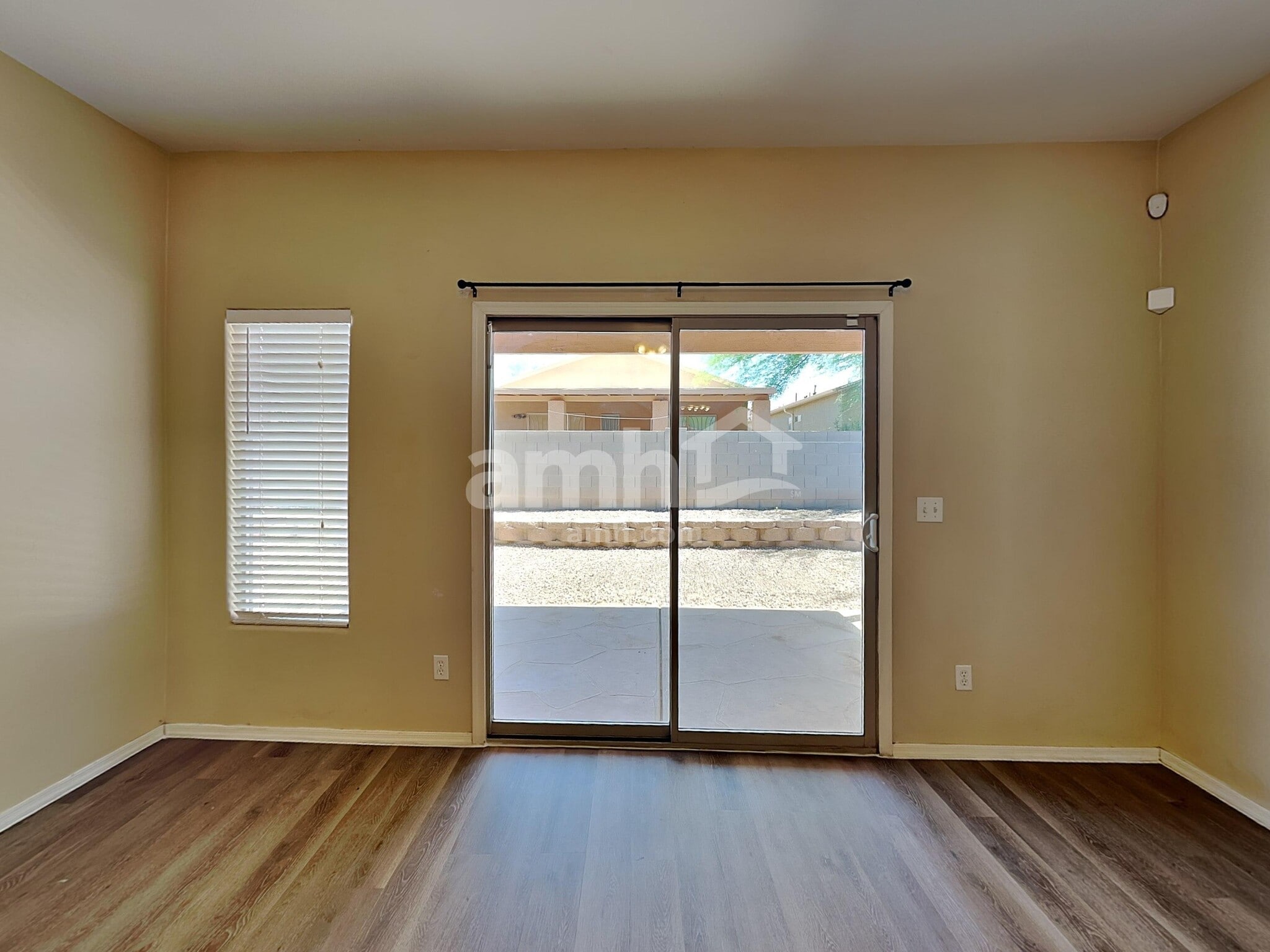 Building Photo - 6653 S Stratosphere Ln