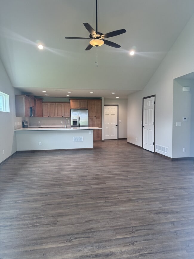 Building Photo - 120 W Ida Ln
