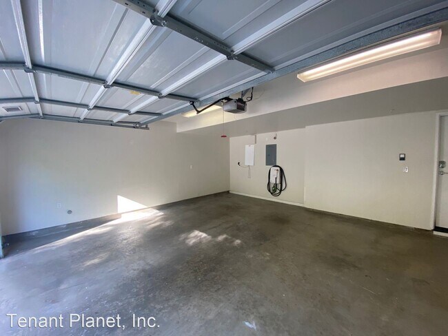 Building Photo - 2 br, 2.5 bath House - 596 Saco Terrace
