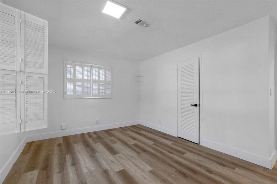 Building Photo - 2020 NW 33rd Ct