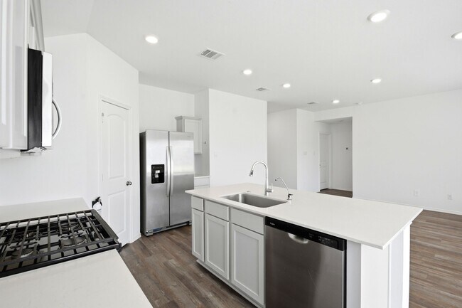 Building Photo - 40758 Rosemary Rain Ln