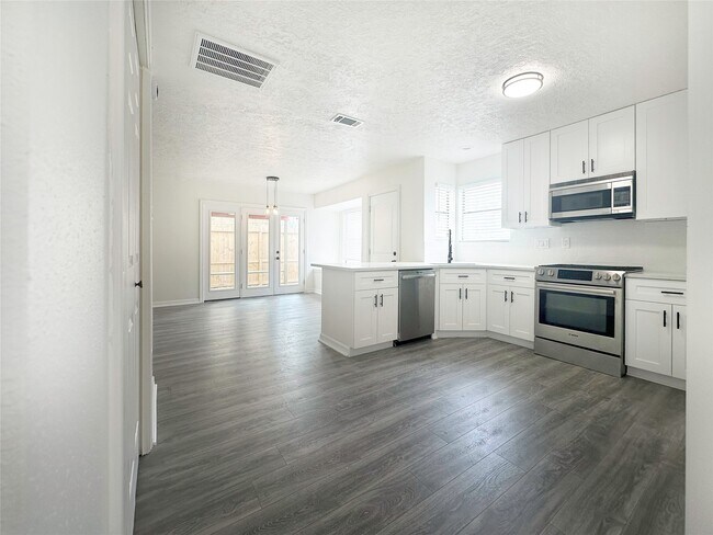 Building Photo - 9843 Stableway Dr