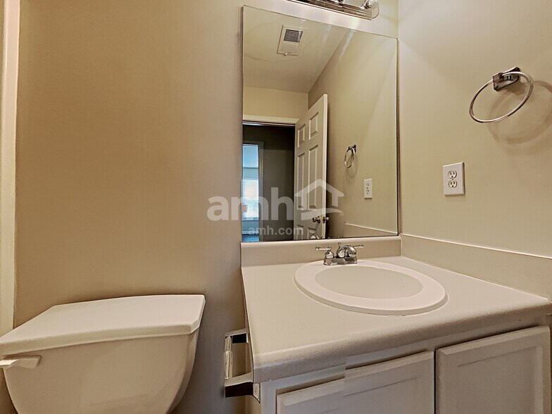 Building Photo - 2687 McGuire Dr NW