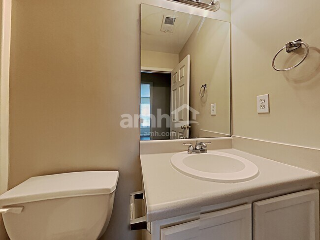 Building Photo - 2687 McGuire Dr NW
