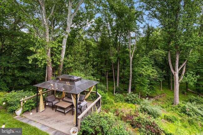 Building Photo - 9830 Meadow Valley Dr