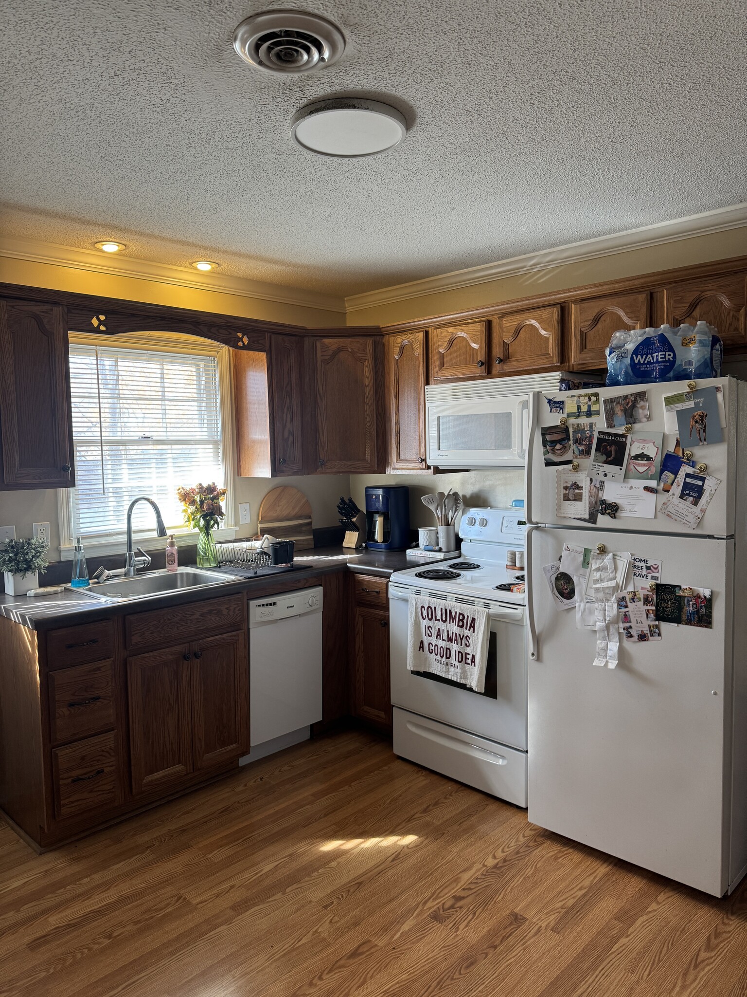 Building Photo - 215 Navaho Trl