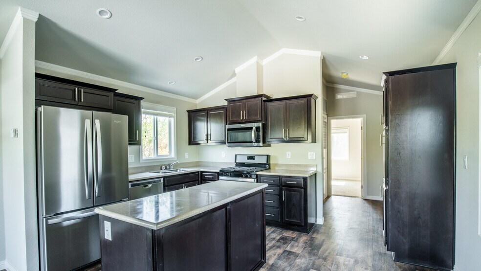 Building Photo - 408 Springvalley Dr