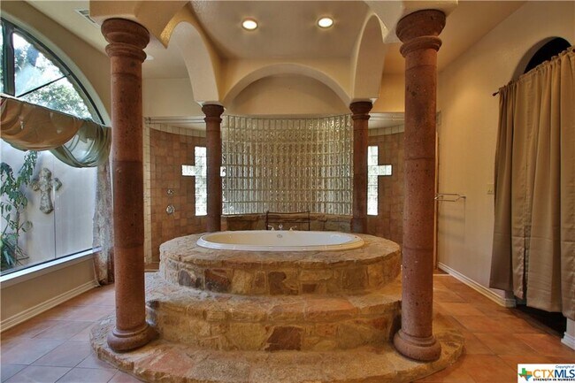 Building Photo - 2623 Kangaroo Ct