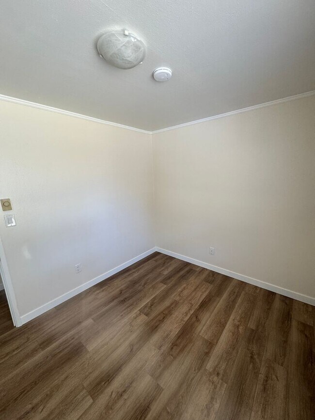 Building Photo - Charming Updated 2 Bedroom Home with Huge Backyard, A/C & Owner-Paid Landscaping