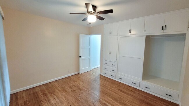 Building Photo - a13508