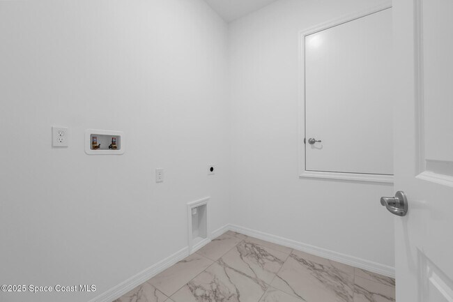 Building Photo - 6266 Moonrise Dr
