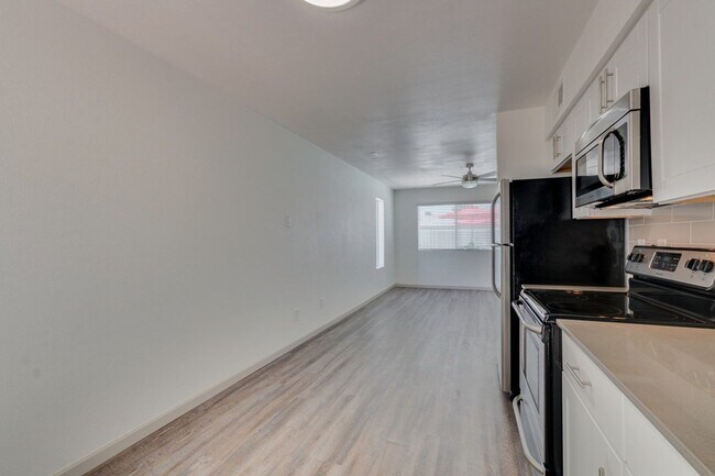 Building Photo - South Scottsdale - Two Bedroom with $0 Move in Special!