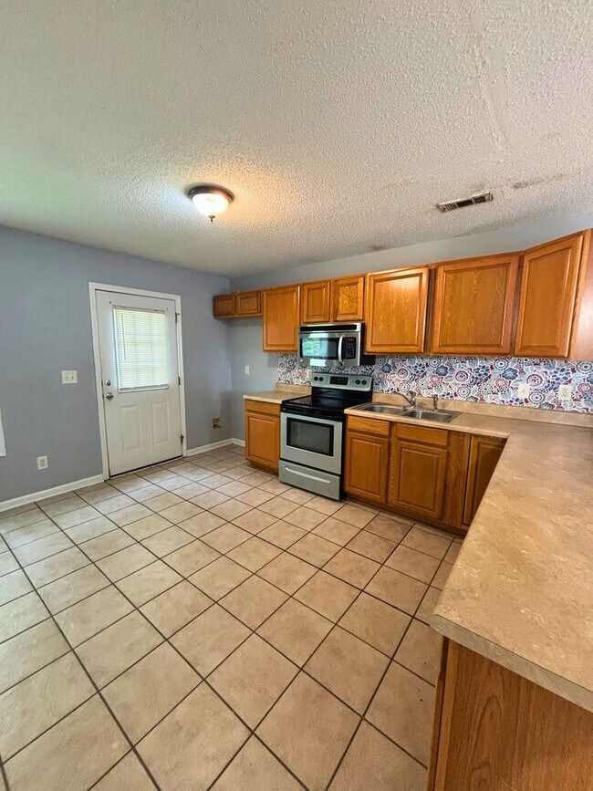 Building Photo - 216 Springfield Cir