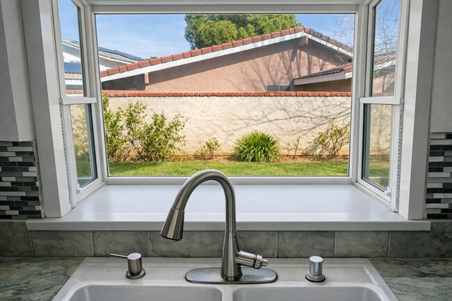 Building Photo - 12553 Foxtail Ln