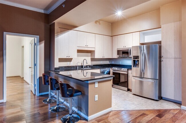 Building Photo - 3225 Turtle Creek Blvd